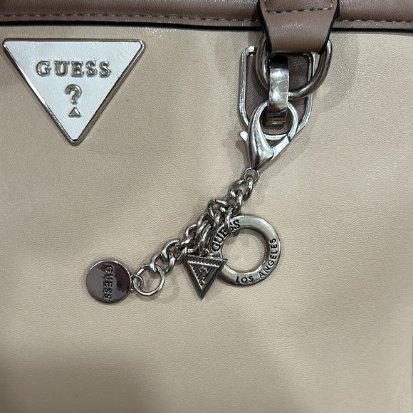 Guess ORIGINAL- FAUX-LEATHER SATCHEL GUESS BAG NGN 25000 immaculately EUC 💯🔥🔥 - Picture 11 of 15